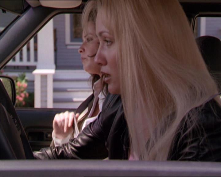 Charmed-Online_dot_net-2x02MoralityBites1818.jpg Charmed-Online_dot_net-2x02MoralityBites1818.jpg