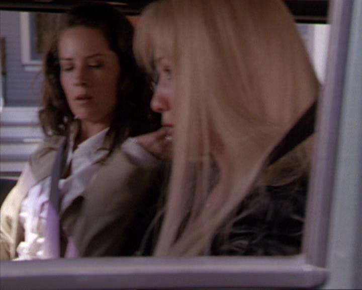 Charmed-Online_dot_net-2x02MoralityBites1819.jpg