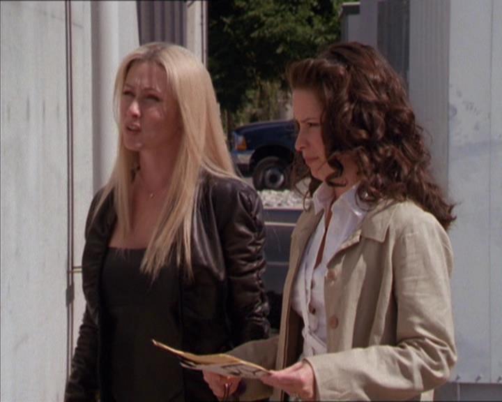 Charmed-Online_dot_net-2x02MoralityBites1841.jpg