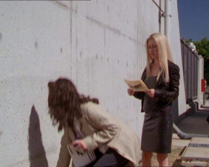 Charmed-Online_dot_net-2x02MoralityBites1848.jpg