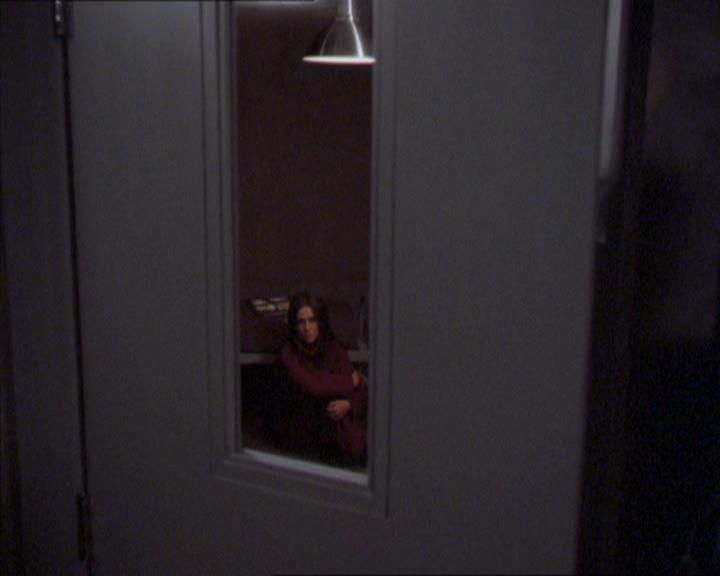 Charmed-Online_dot_net-2x02MoralityBites1861.jpg