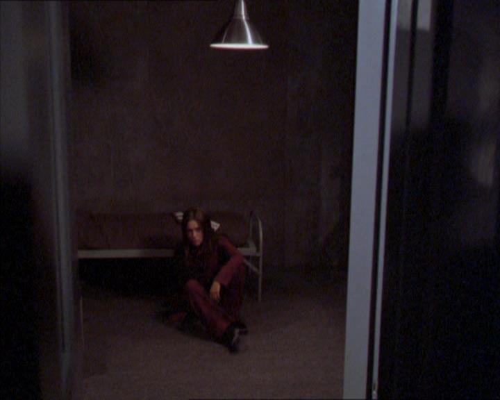 Charmed-Online_dot_net-2x02MoralityBites1863.jpg