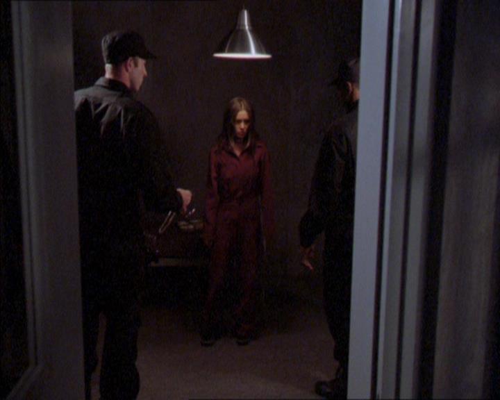 Charmed-Online_dot_net-2x02MoralityBites1868.jpg