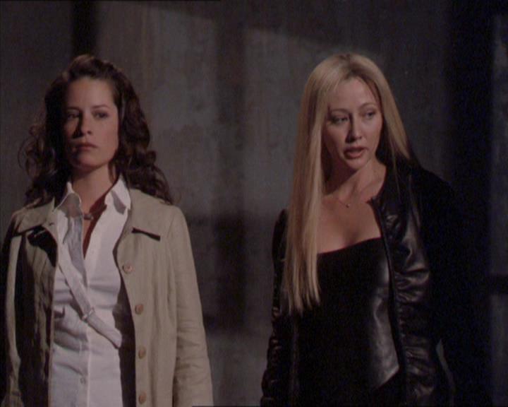 Charmed-Online_dot_net-2x02MoralityBites1891.jpg