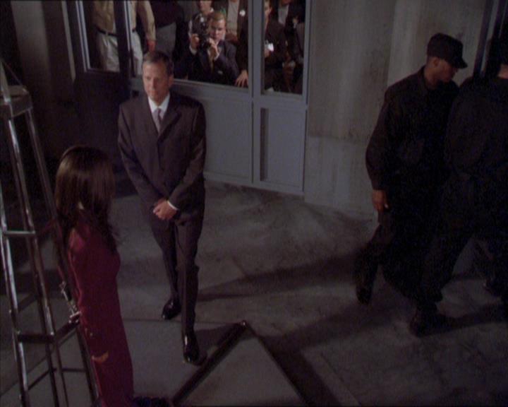 Charmed-Online_dot_net-2x02MoralityBites1930.jpg