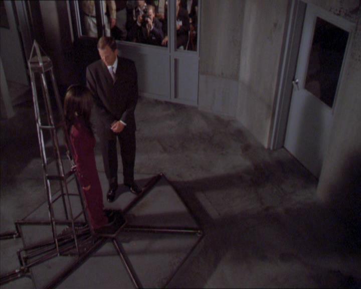 Charmed-Online_dot_net-2x02MoralityBites1935.jpg