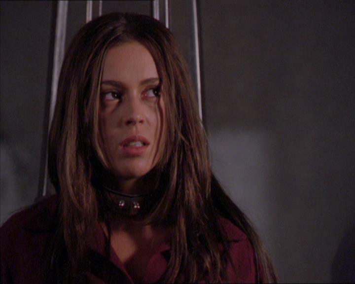 Charmed-Online_dot_net-2x02MoralityBites1946.jpg