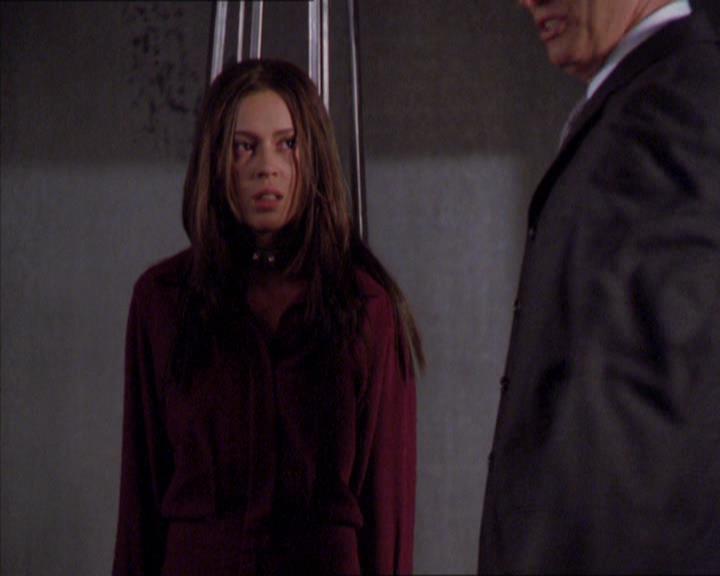 Charmed-Online_dot_net-2x02MoralityBites1949.jpg