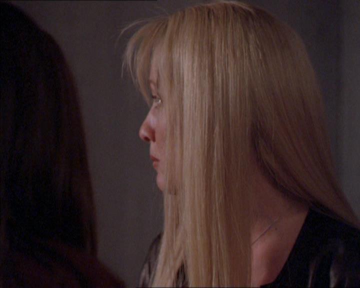 Charmed-Online_dot_net-2x02MoralityBites2001.jpg