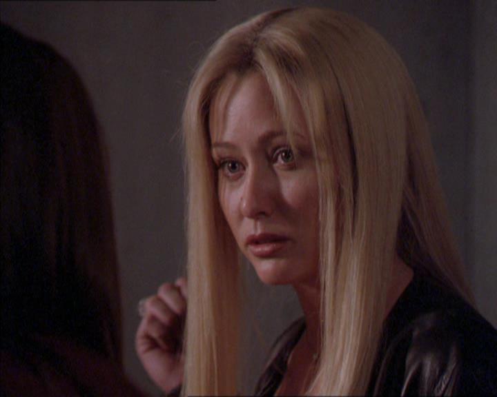 Charmed-Online_dot_net-2x02MoralityBites2010.jpg Charmed-Online_dot_net-2x02MoralityBites2010.jpg