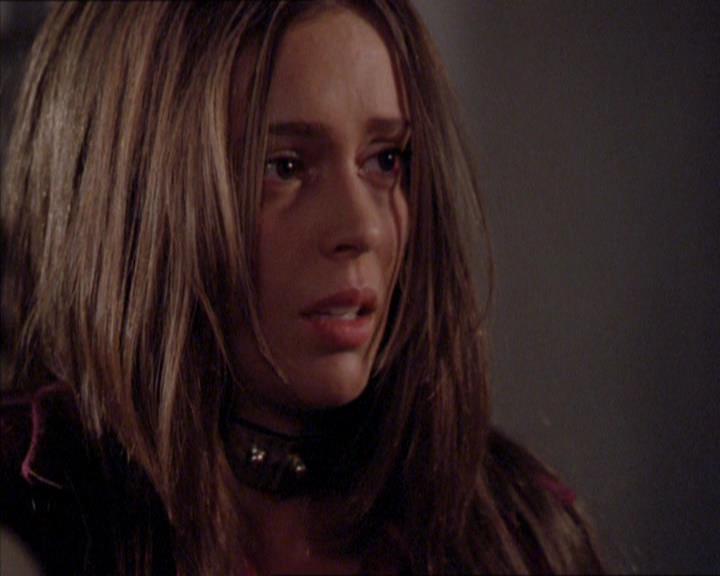 Charmed-Online_dot_net-2x02MoralityBites2014.jpg