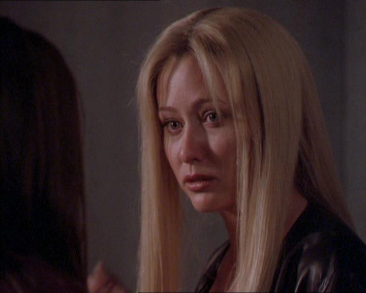 Charmed-Online_dot_net-2x02MoralityBites2015.jpg