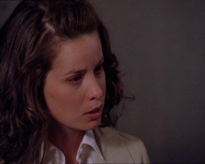 Charmed-Online_dot_net-2x02MoralityBites2019.jpg