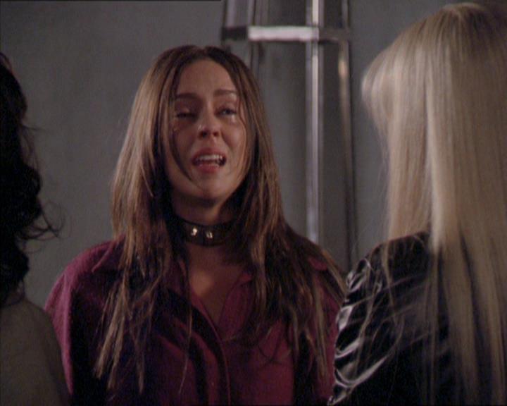 Charmed-Online_dot_net-2x02MoralityBites2029.jpg