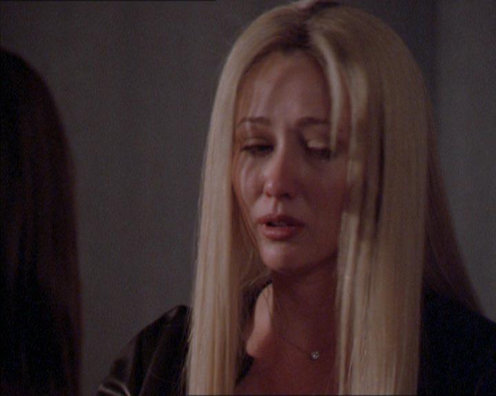 Charmed-Online_dot_net-2x02MoralityBites2034.jpg