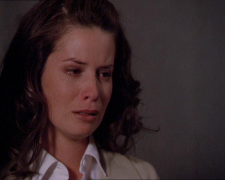 Charmed-Online_dot_net-2x02MoralityBites2037.jpg
