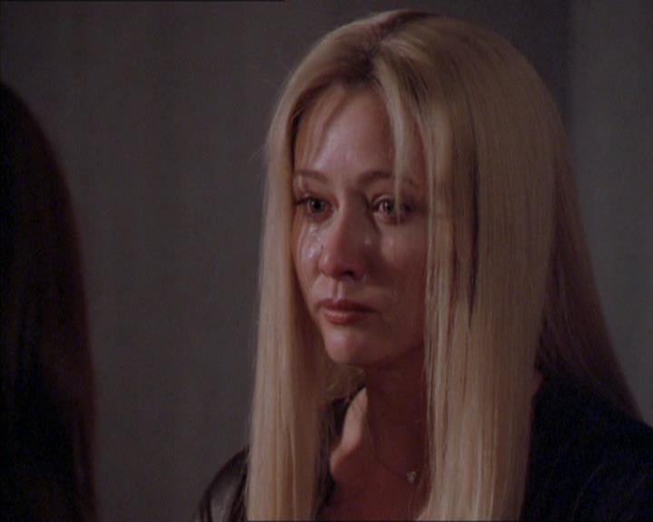 Charmed-Online_dot_net-2x02MoralityBites2040.jpg