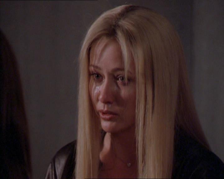 Charmed-Online_dot_net-2x02MoralityBites2042.jpg