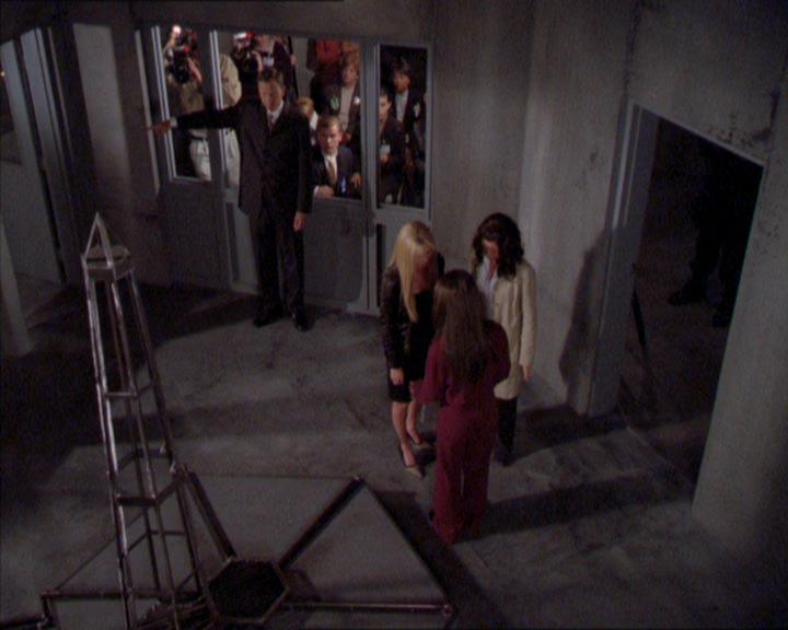 Charmed-Online_dot_net-2x02MoralityBites2045.jpg