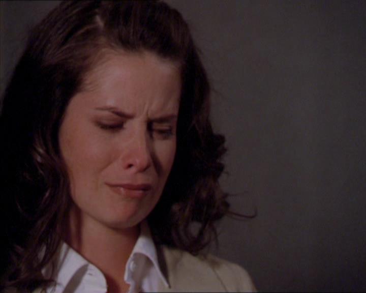 Charmed-Online_dot_net-2x02MoralityBites2054.jpg