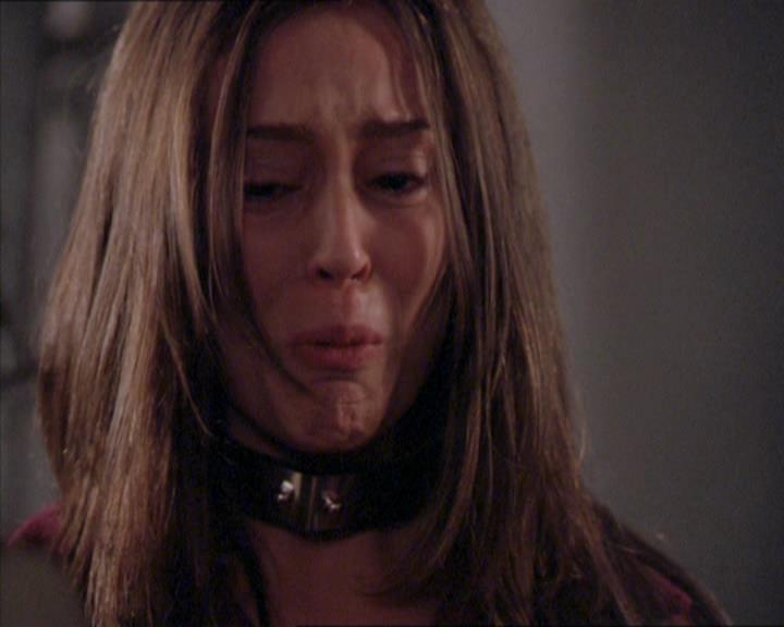 Charmed-Online_dot_net-2x02MoralityBites2056.jpg