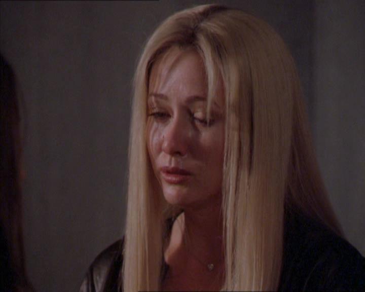 Charmed-Online_dot_net-2x02MoralityBites2058.jpg