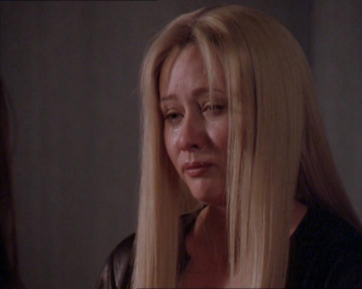 Charmed-Online_dot_net-2x02MoralityBites2064.jpg