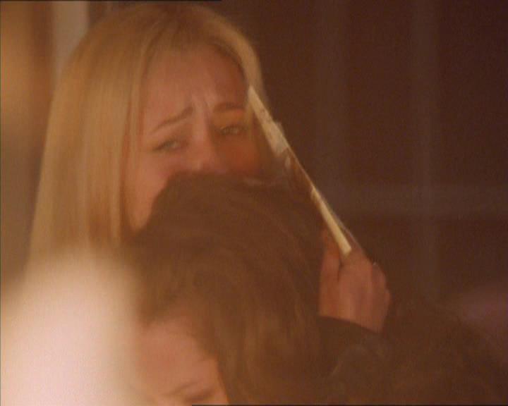 Charmed-Online_dot_net-2x02MoralityBites2125.jpg