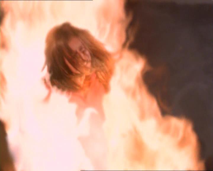 Charmed-Online_dot_net-2x02MoralityBites2129.jpg