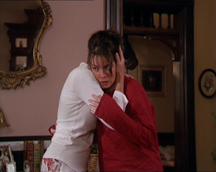 Charmed-Online_dot_net-2x02MoralityBites2139.jpg