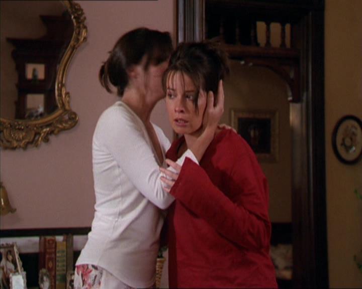 Charmed-Online_dot_net-2x02MoralityBites2140.jpg