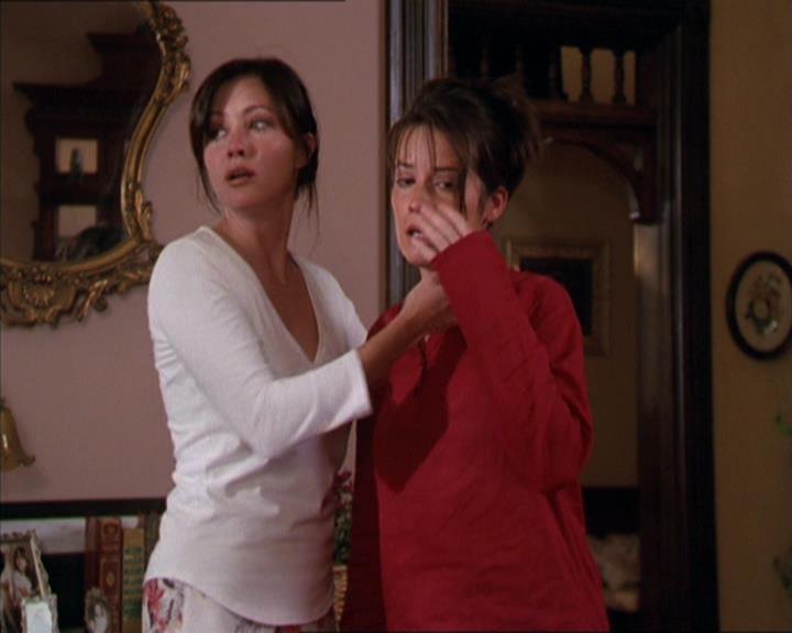 Charmed-Online_dot_net-2x02MoralityBites2141.jpg