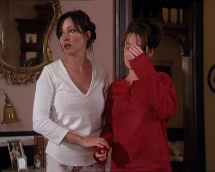 Charmed-Online_dot_net-2x02MoralityBites2151.jpg