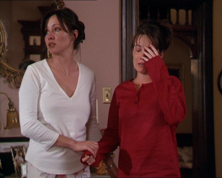 Charmed-Online_dot_net-2x02MoralityBites2152.jpg