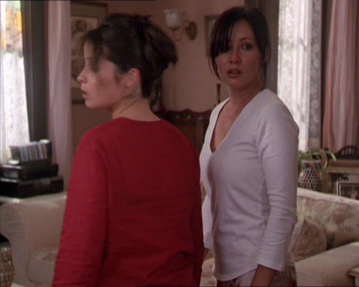 Charmed-Online_dot_net-2x02MoralityBites2156.jpg