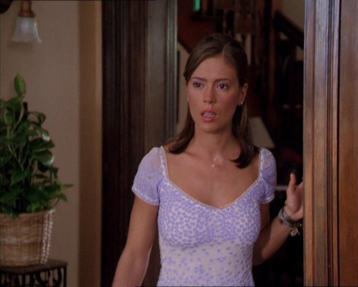 Charmed-Online_dot_net-2x02MoralityBites2157.jpg
