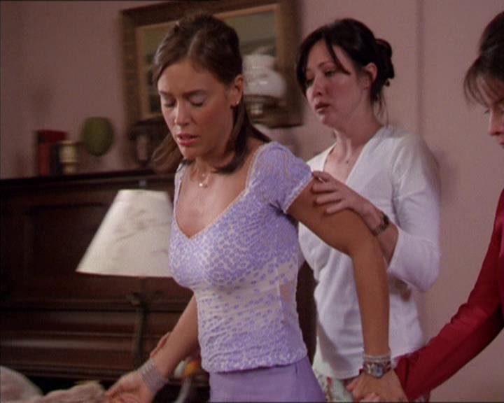 Charmed-Online_dot_net-2x02MoralityBites2175.jpg
