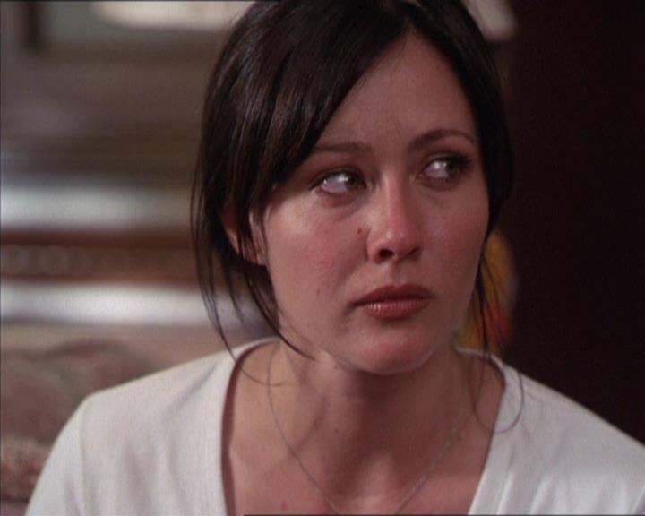 Charmed-Online_dot_net-2x02MoralityBites2222.jpg