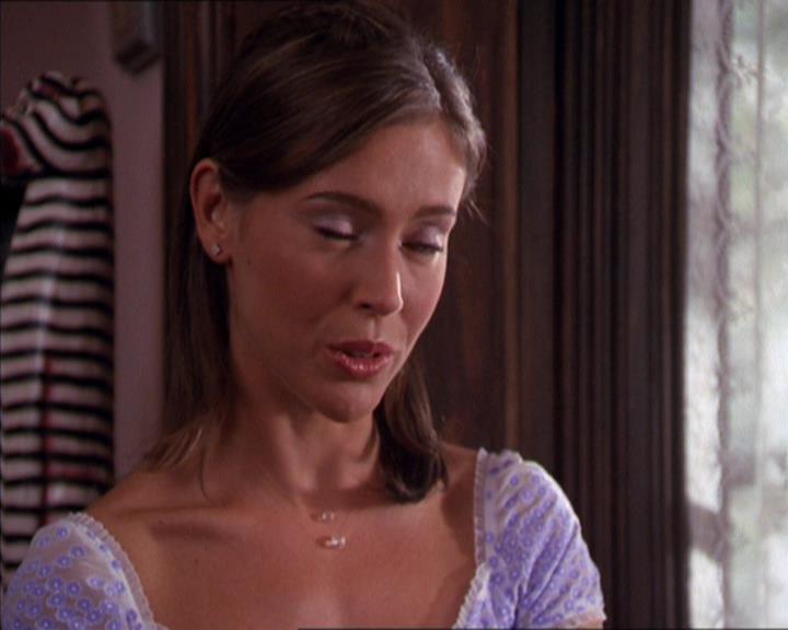 Charmed-Online_dot_net-2x02MoralityBites2261.jpg