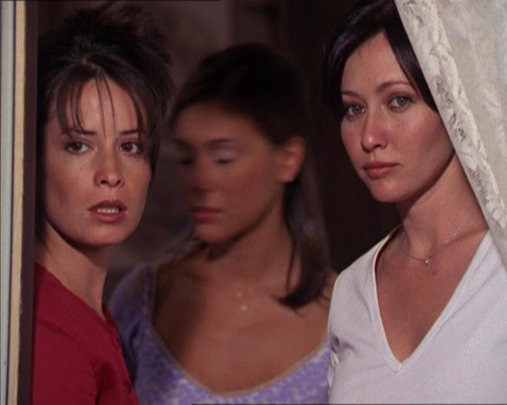 Charmed-Online_dot_net-2x02MoralityBites2290.jpg
