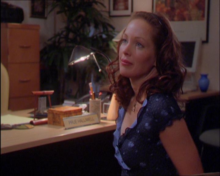 Charmed-Online_dot_net-2x03ThePaintedWorld0027.jpg