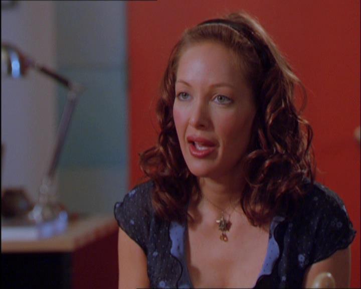 Charmed-Online_dot_net-2x03ThePaintedWorld0082.jpg