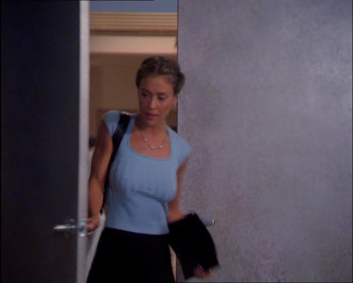 Charmed-Online_dot_net-2x03ThePaintedWorld0147.jpg