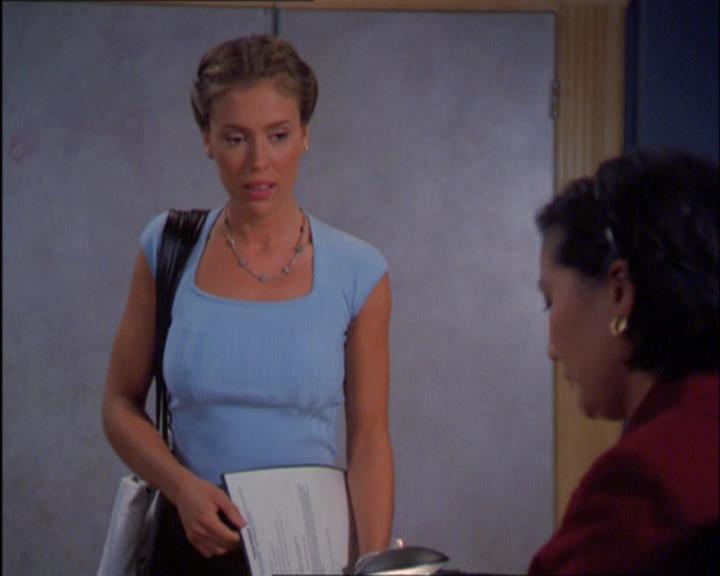 Charmed-Online_dot_net-2x03ThePaintedWorld0157.jpg