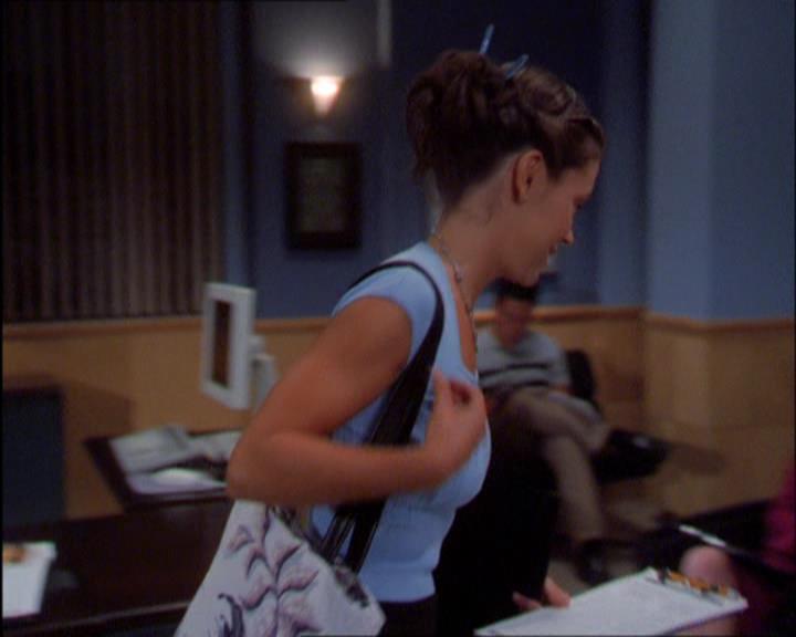 Charmed-Online_dot_net-2x03ThePaintedWorld0178.jpg