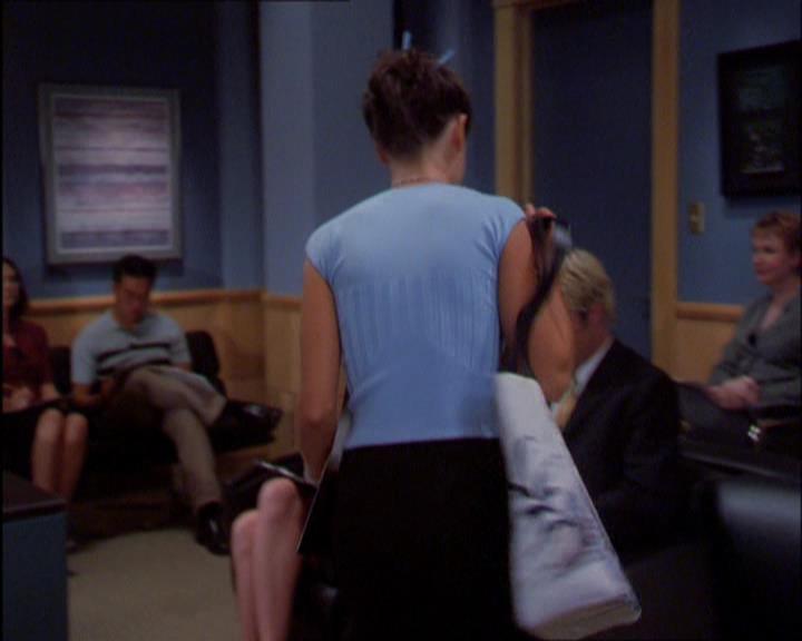 Charmed-Online_dot_net-2x03ThePaintedWorld0179.jpg