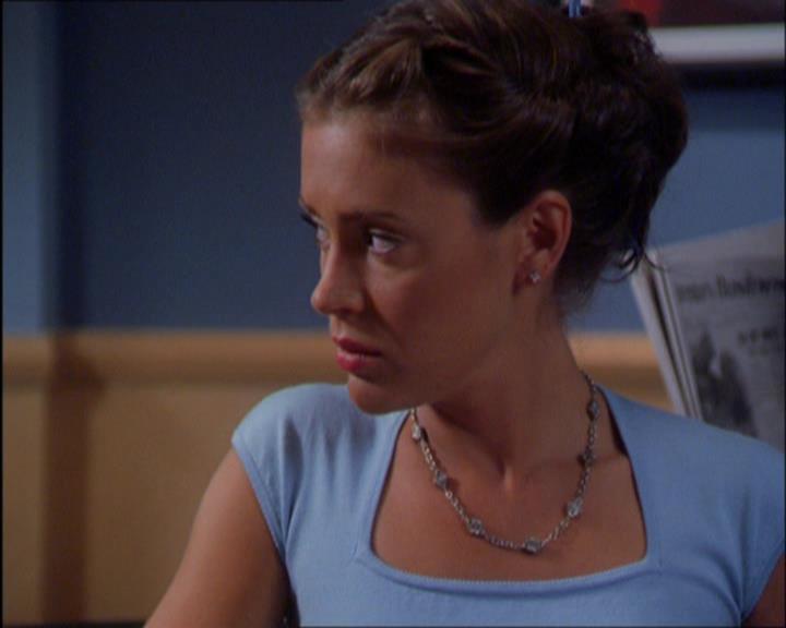 Charmed-Online_dot_net-2x03ThePaintedWorld0190.jpg