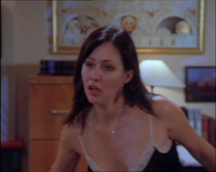 Charmed-Online_dot_net-2x03ThePaintedWorld0232.jpg