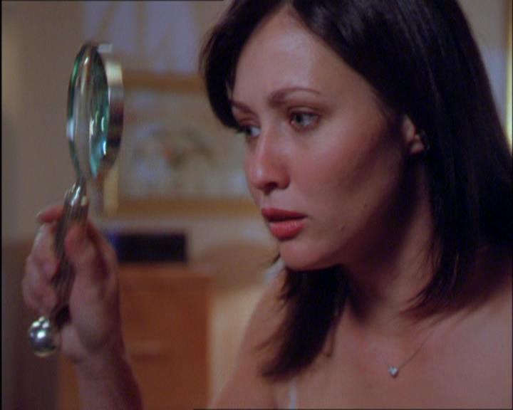 Charmed-Online_dot_net-2x03ThePaintedWorld0236.jpg