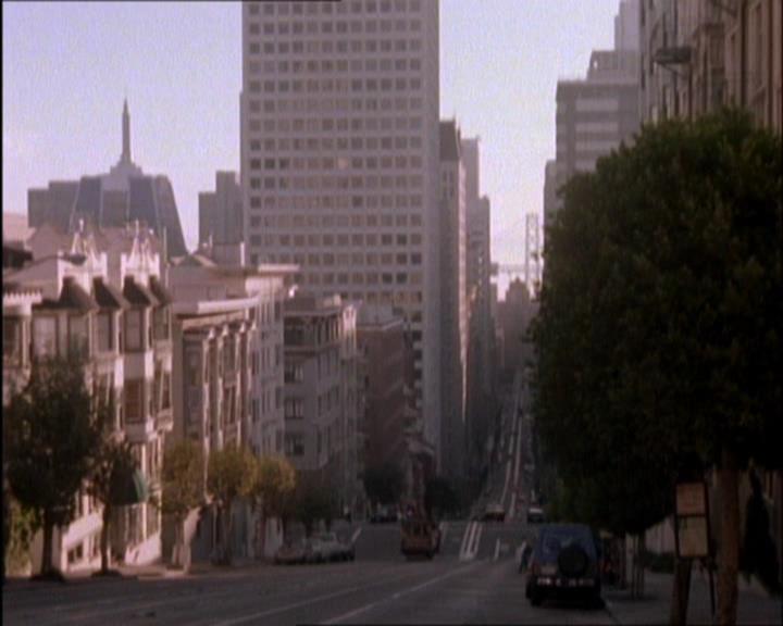 Charmed-Online_dot_net-2x03ThePaintedWorld0301.jpg